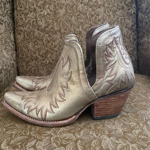Distressed Gold Ariat Dixon booties